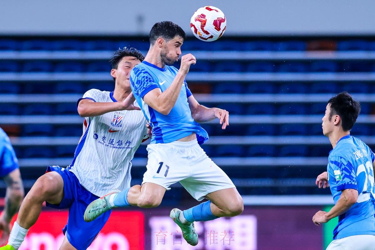 深圳首训 国足提前适应比赛用球 深圳首训 国足提前适应比赛用球